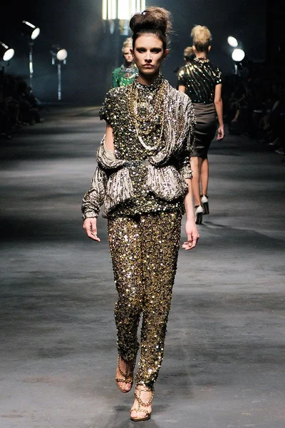 Look 48